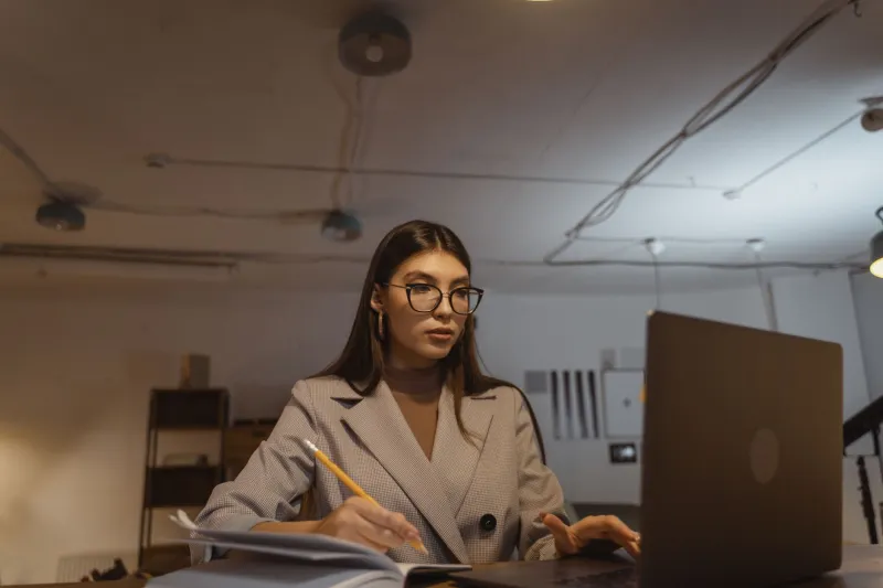 The Slow Burn Journalists: Why the Best Reporters in the Room Are the Ones Refusing to Rush