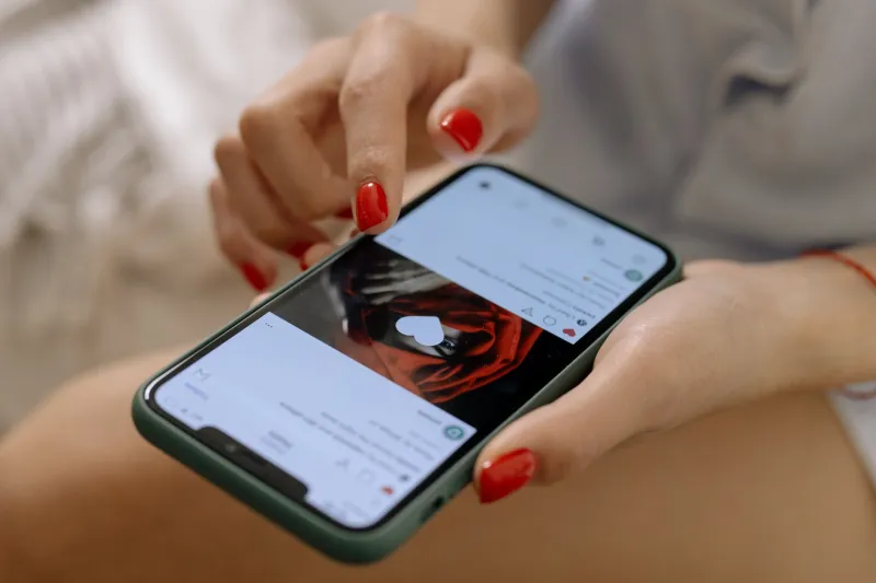 Who Needs Cable? How TikTok and Twitter Are Winning the Breaking News Race